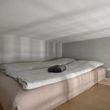 And Mordern In - Location Oslo