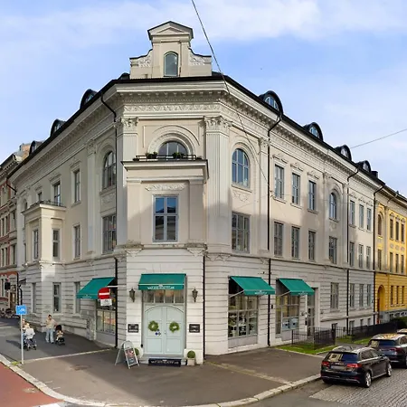 And Mordern In - Location Apartment *