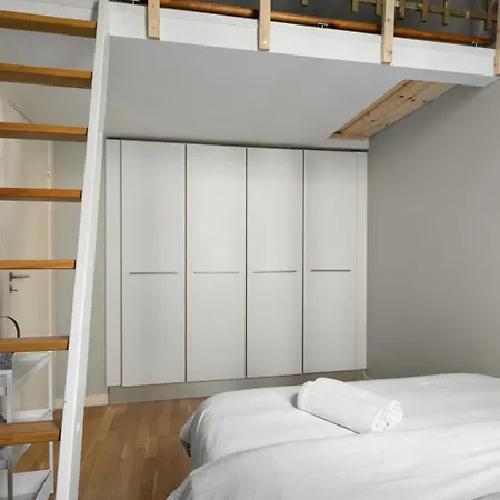 And Mordern In - Location Apartment