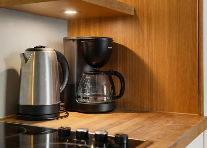 And Mordern In - Location