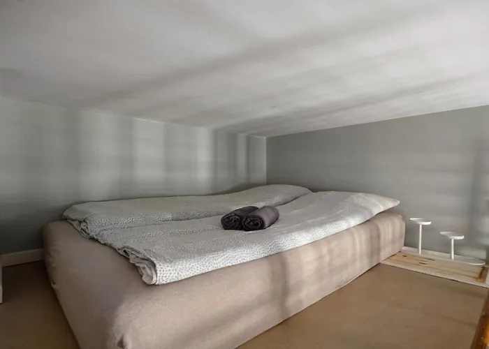 And Mordern In - Location Oslo